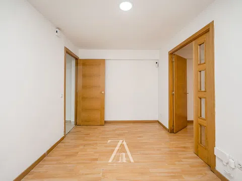 Flat in calle Alcaudón - Photo 5