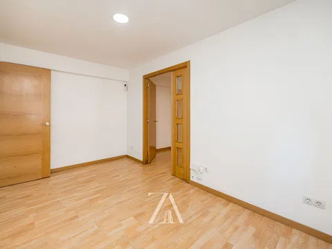 Flat in calle Alcaudón - Photo 6