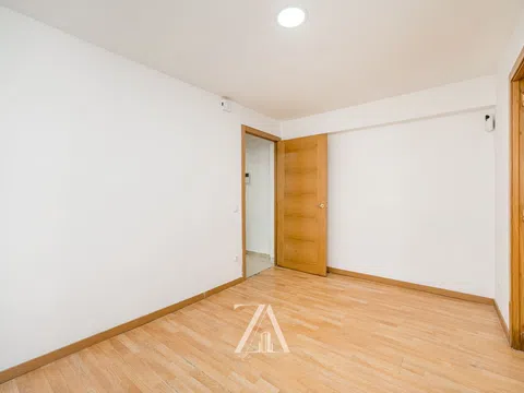 Flat in calle Alcaudón - Photo 7