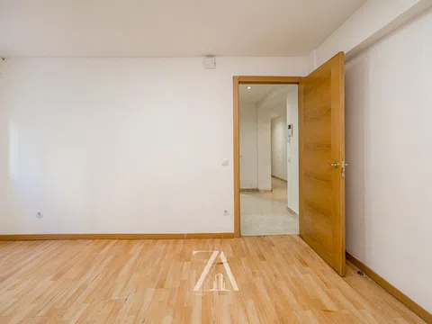 Flat in calle Alcaudón - Photo 8