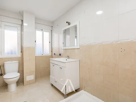 Flat in calle Alcaudón - Photo 10