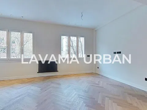 Flat in calle del General Álvarez de Castro - Photo 2