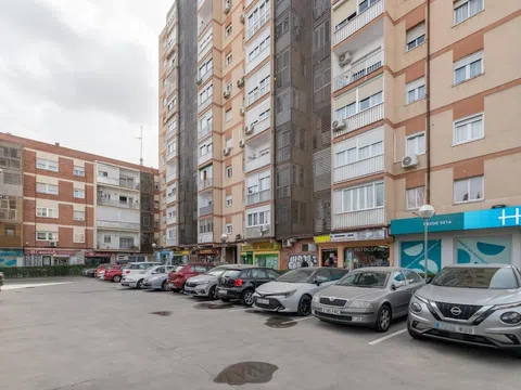 Flat in calle de José de Cadalso - Photo 1