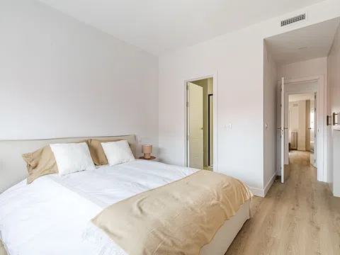 Flat in calle de Orense - Photo 9