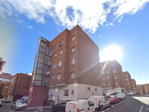 Flat in calle de San Claudio - Photo 2