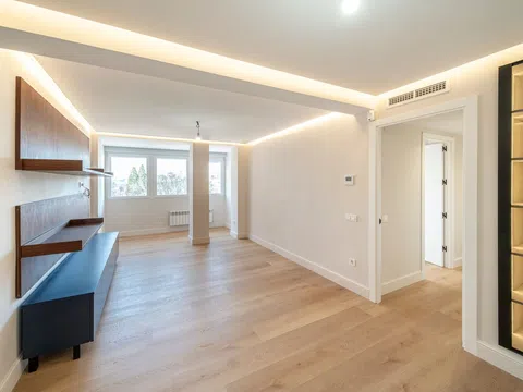 Flat in avenida de Ramón y Cajal - Photo 1