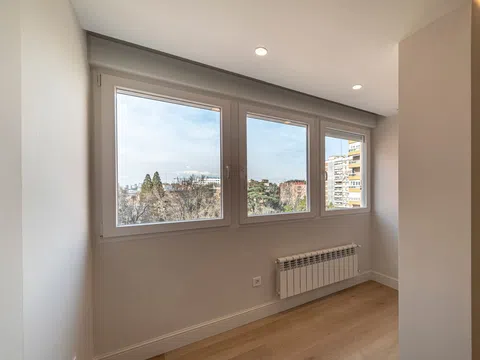 Flat in avenida de Ramón y Cajal - Photo 2