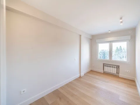 Flat in avenida de Ramón y Cajal - Photo 17