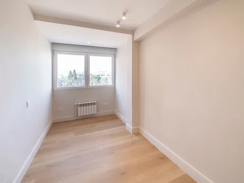 Flat in avenida de Ramón y Cajal - Photo 4