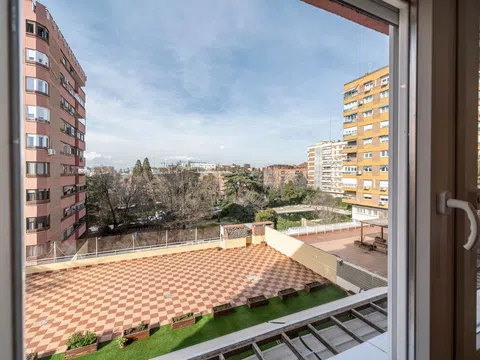 Flat in avenida de Ramón y Cajal - Photo 5