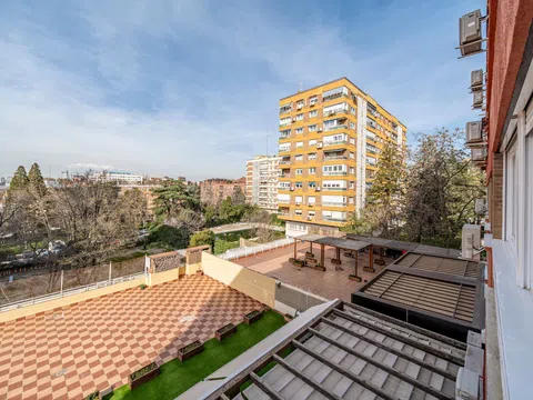 Flat in avenida de Ramón y Cajal - Photo 6