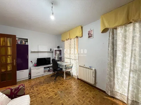 Flat in calle de Valmojado - Photo 2