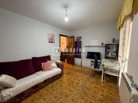 Flat in calle de Valmojado - Photo 3