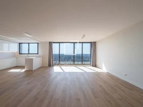 Penthouse in paseo de la Dirección - Photo 2