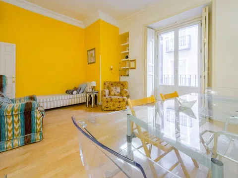 Flat in calle de Santa Bárbara - Photo 1