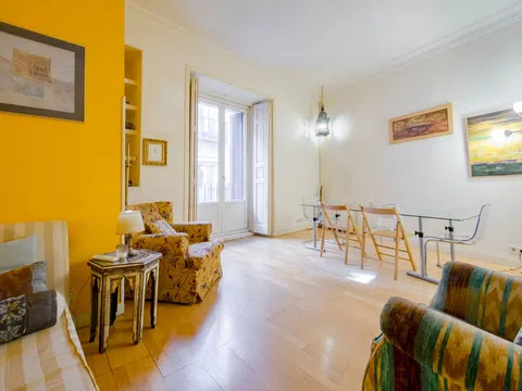 Flat in calle de Santa Bárbara - Photo 2