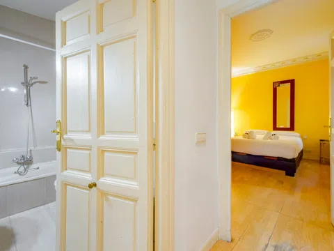 Flat in calle de Santa Bárbara - Photo 19