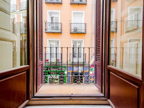 Flat in calle de Santa Bárbara - Photo 6