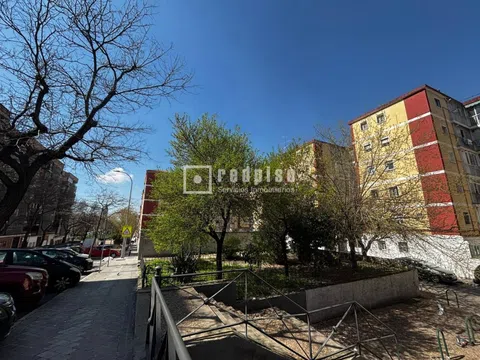 Flat in calle de Ascao - Photo 3
