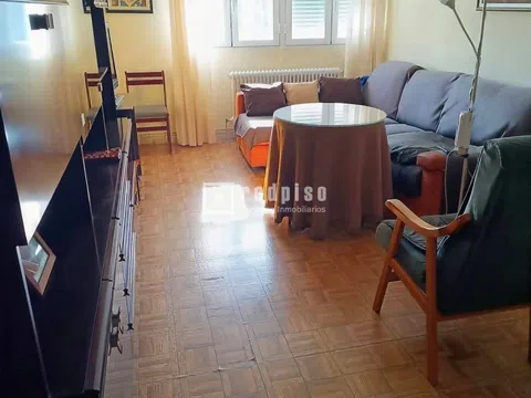 Flat - Photo 1