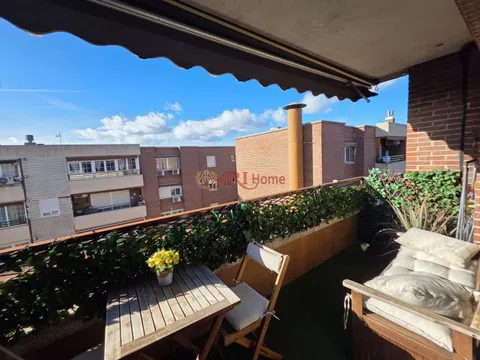 Flat in calle Alcalá - Photo 10