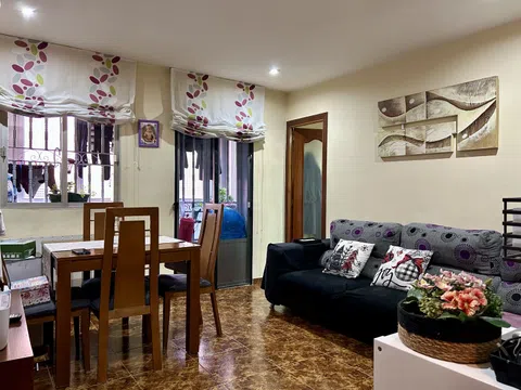 Flat in calle Encarnación Oviol - Photo 2