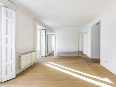 Flat in calle de Villalar - Photo 3