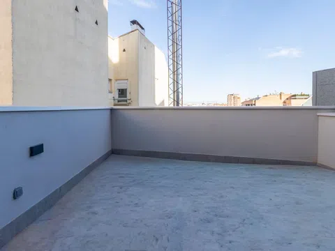 Flat in calle de Santa Engracia - Photo 17