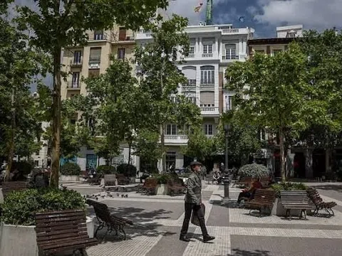 Flat in plaza de Chamberí - Photo 2