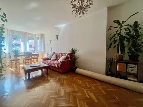 Flat in avenida de Ramón y Cajal - Photo 2