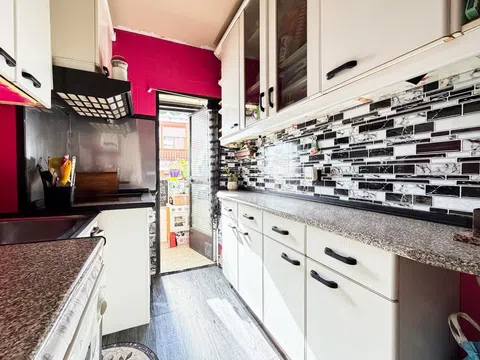 Flat in calle Prudencio Álvaro - Photo 5