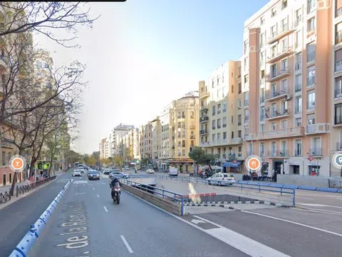 Flat in avenida de la Reina Victoria - Photo 2