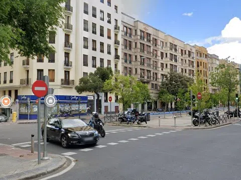Flat in avenida de la Reina Victoria - Photo 3