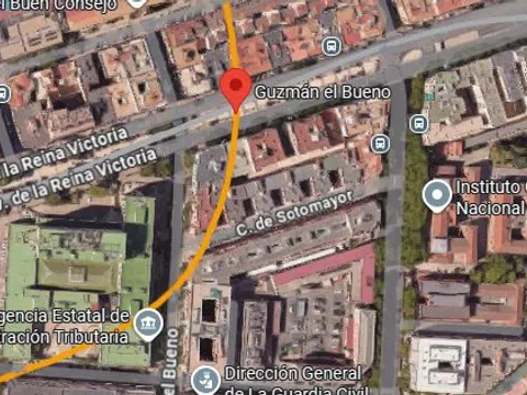 Flat in avenida de la Reina Victoria - Photo 4