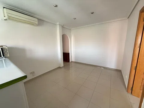 Flat in calle de Tablada - Photo 2