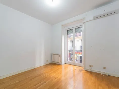 Flat in calle de Martín de los Heros - Photo 17