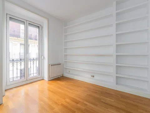 Flat in calle de Martín de los Heros - Photo 18