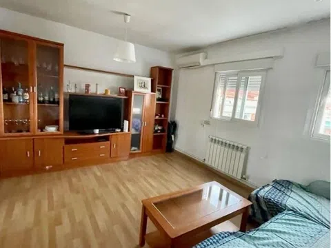 Flat - Photo 1