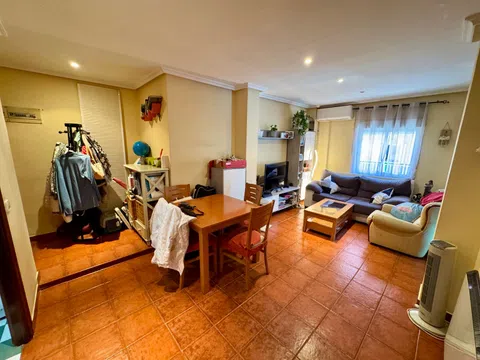Flat in calle Isidra Jiménez - Photo 2