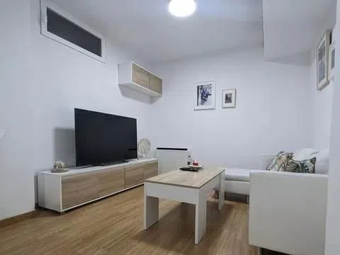 Flat - Photo 1