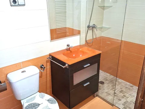 Flat in calle Pradolonguillo - Photo 2