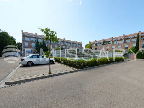 Terraced house in avenida de Logroño - Photo 3