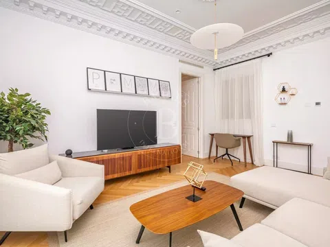 Flat in calle de Valverde - Photo 1