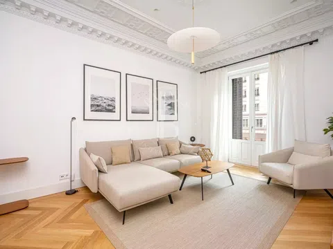 Flat in calle de Valverde - Photo 2