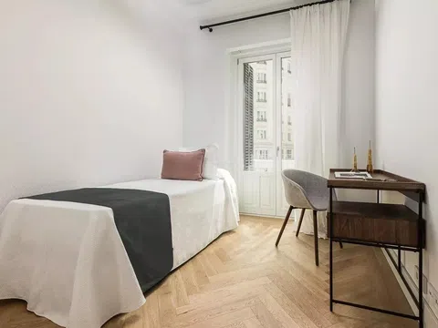 Flat in calle de Valverde - Photo 12