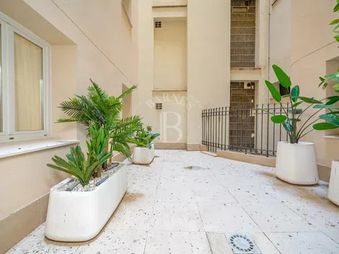 Flat in calle de Valverde - Photo 5