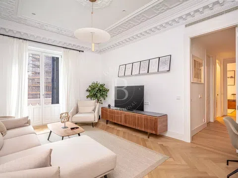 Flat in calle de Valverde - Photo 7