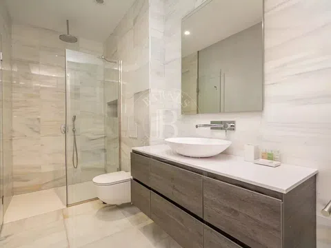 Flat in calle de Valverde - Photo 9