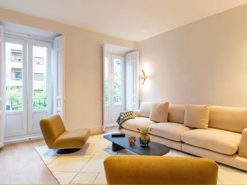 Flat in calle de Castelló - Photo 3