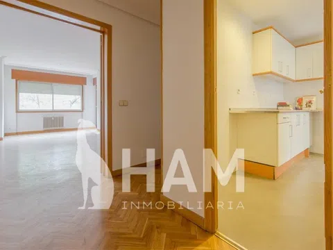 Flat in calle de Luis Ruiz, 25 - Photo 1